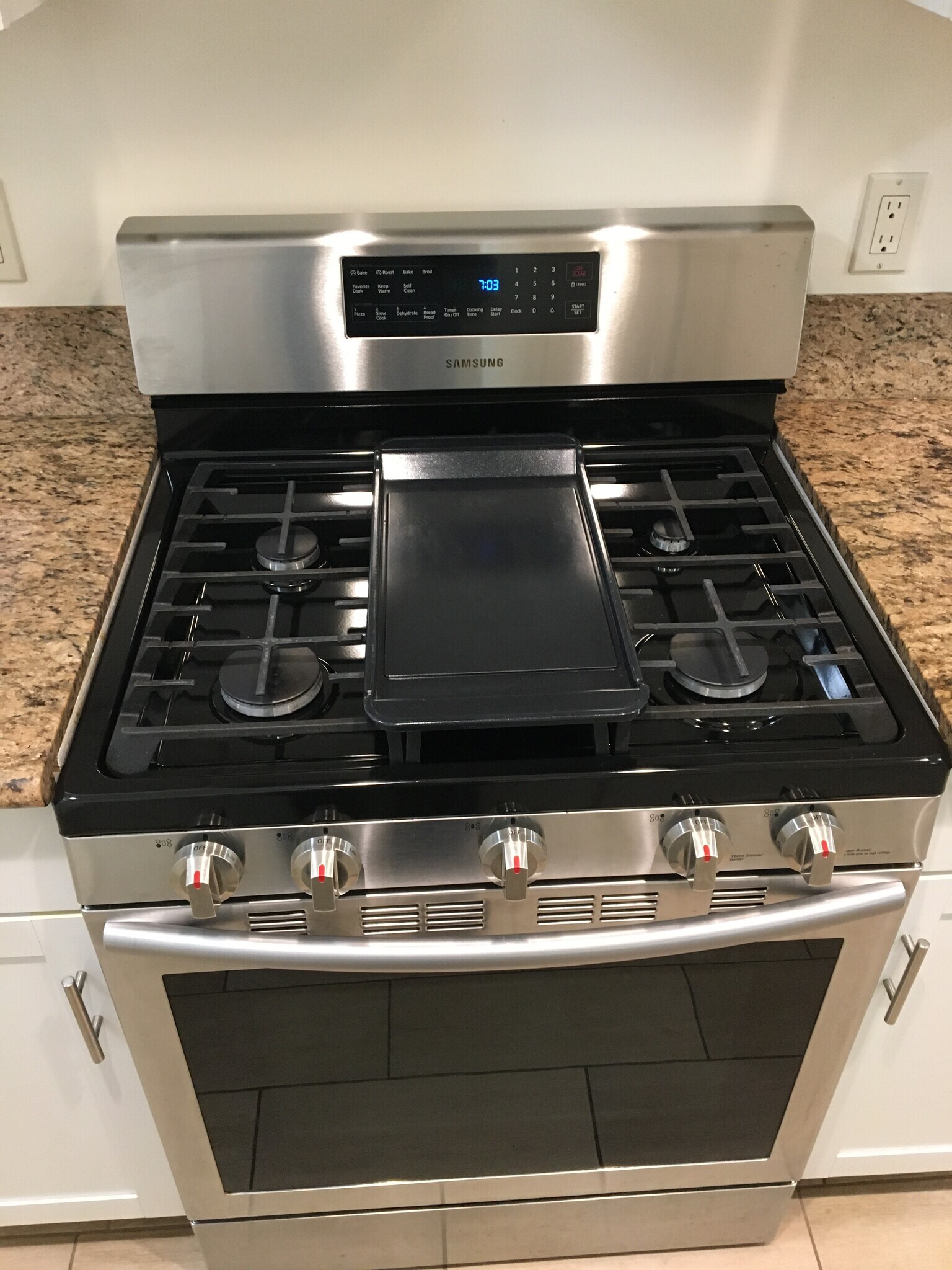 Building Photo - 2301 De la Vina St