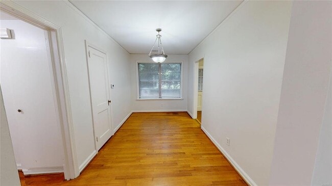 Building Photo - 900 E Edgemont Ave