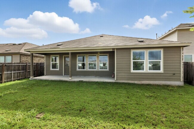 Building Photo - Beautiful 4 Bed, 3 Bath Home - Spacious & ...