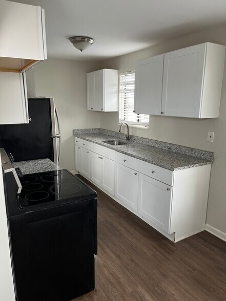 Building Photo - 2900 Orchard Lake Rd