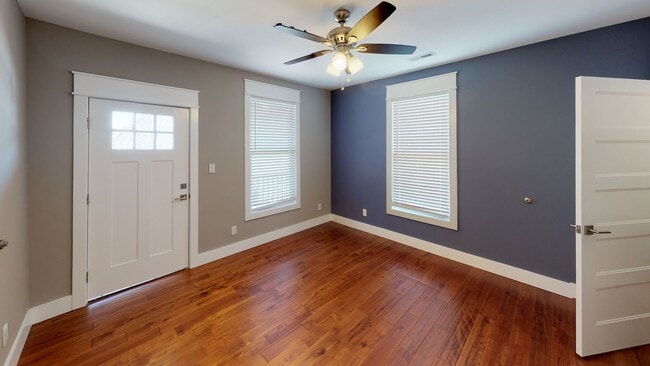 Building Photo - $1650 per Bedroom | 7BR/5BA in Fort Sander...