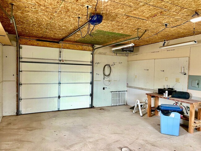 Building Photo - Pet Friendly 2 Bed 2 Bath Single Family Home With Garage, Private Deck and Big Yard!