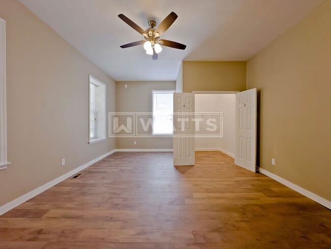 Building Photo - 1022 28th Pl S