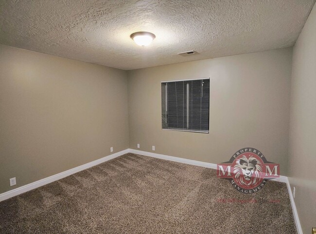 Building Photo - 5 BD 3 BA 2900 sq ft HOME IN DRAPER.