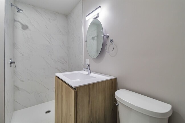 Building Photo - 192 Main St