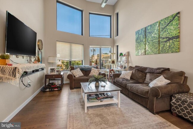 Building Photo - 1142 Crease St