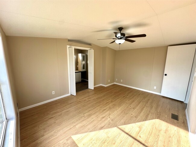 Building Photo - 4602 Durant Ave