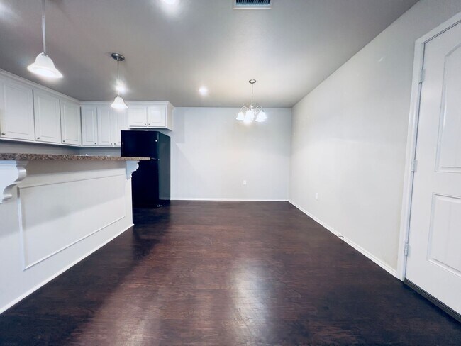 Building Photo - PRE-LEASING! 3/2/2 Located in Lubbock-Cooper ISD