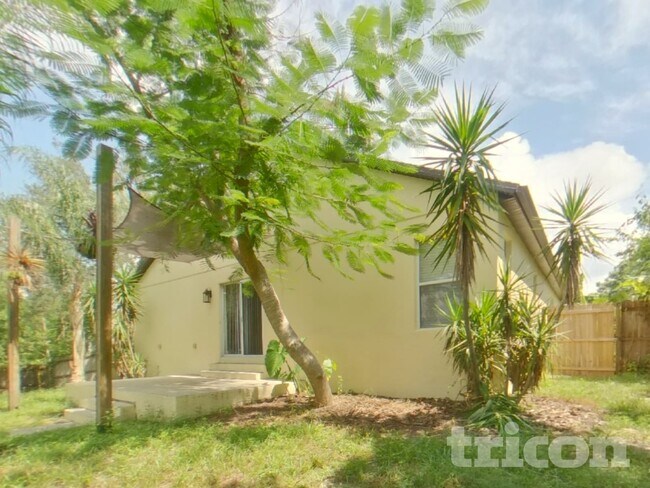 Building Photo - 1074 Worthington Dr