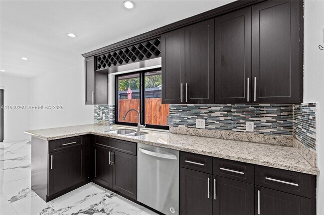 Building Photo - 730 SW 95 Terrace