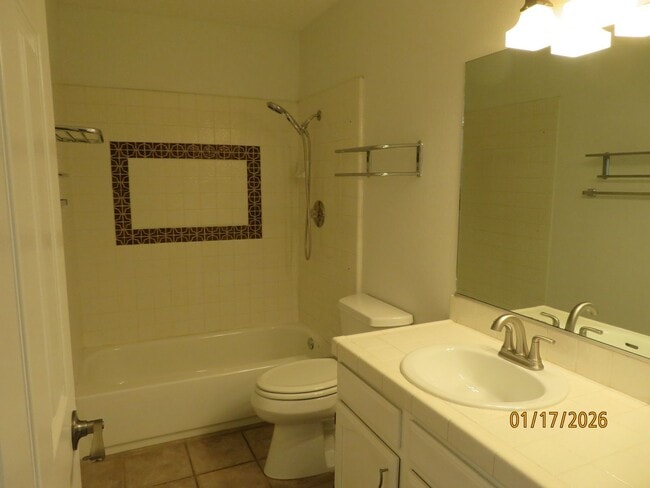 Building Photo - Clean well-maintained upstairs Condo, Gated Community