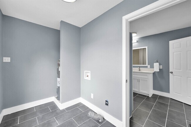 Building Photo - 11636 Old Oaks Ln