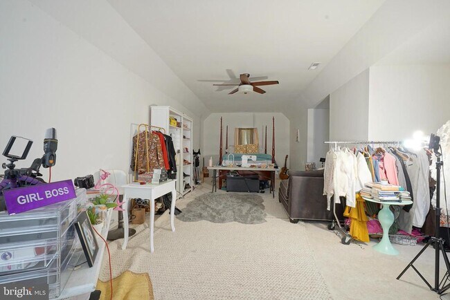 Building Photo - 142 White Cedar Dr