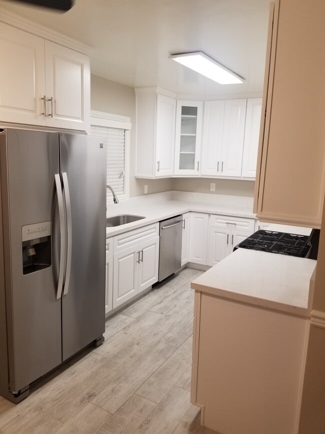 Building Photo - 276 S Sierra Madre Blvd