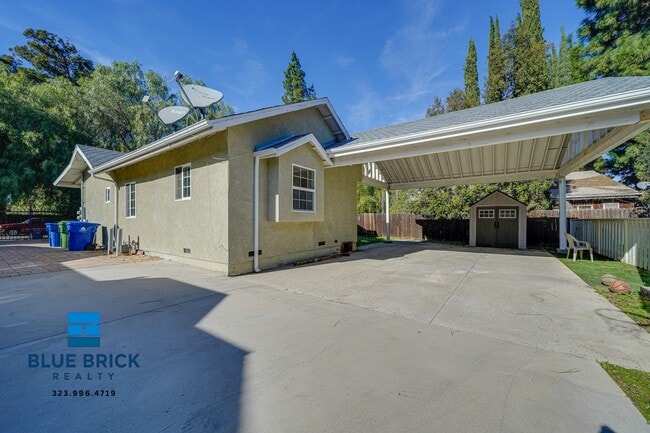 Building Photo - 6182 Yolanda Ave