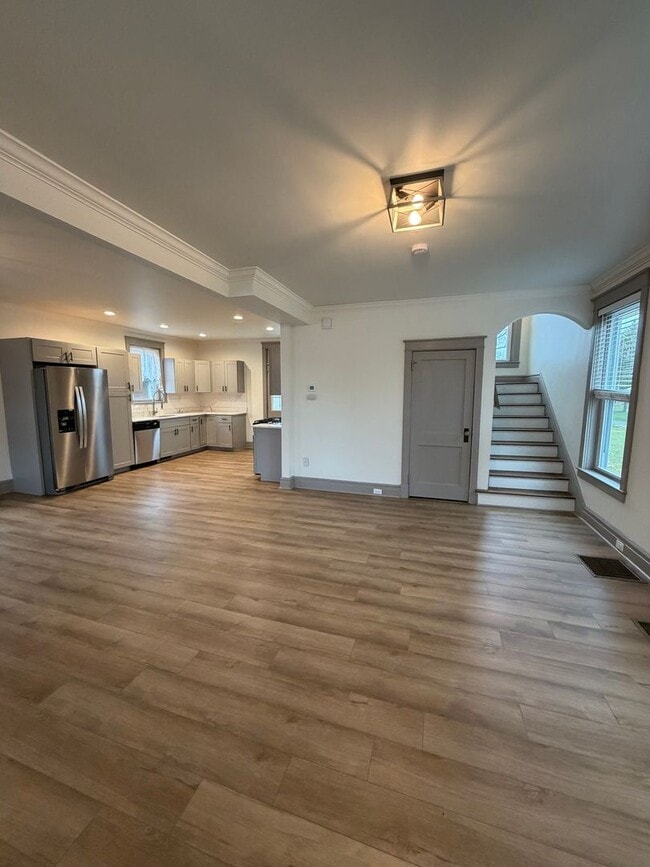 Building Photo - 584 W Main St