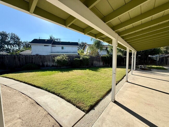 Building Photo - Single story home in established neighborhood!