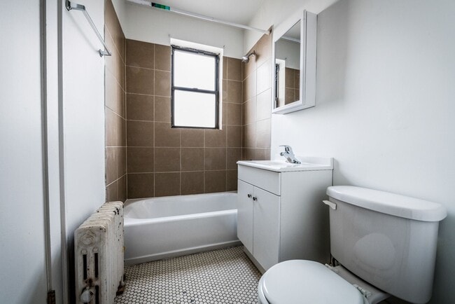 Building Photo - 5328 W Harrison St Chicago, IL 60644