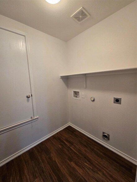 Building Photo - 1124 Hyde Park Dr