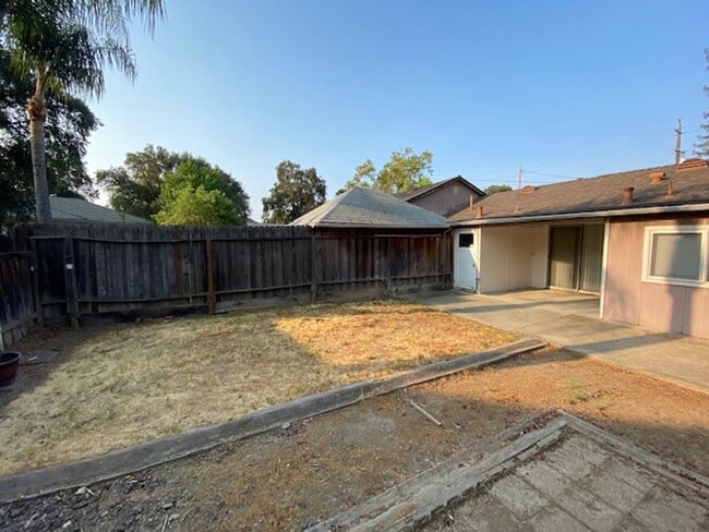 Building Photo - 3142 Garfield Ave