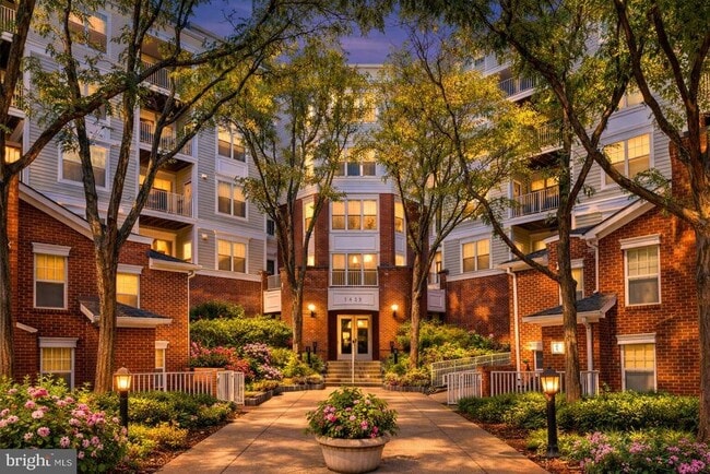 Building Photo - 1625 International Dr