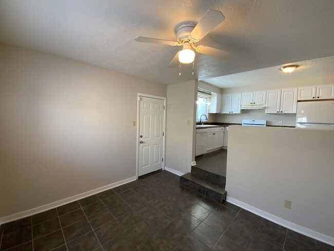 Building Photo - 3 Bedroom Single Story Home Near Gibson Blvd SE & Louisiana Blvd SE!