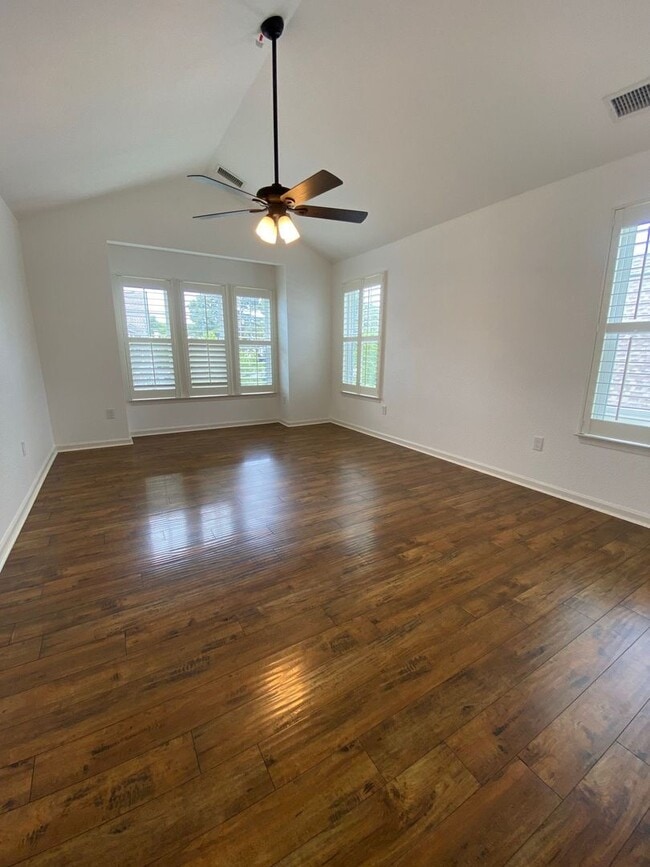 Building Photo - Introducing a stunning Condo with a coasta...