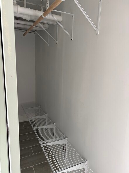 Large closet - 4912 N Mason Ave