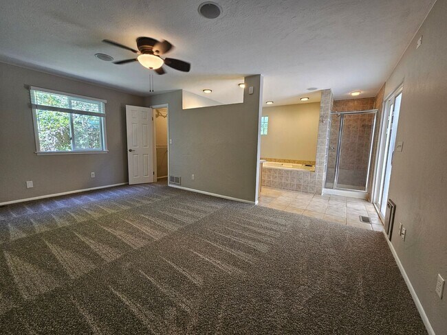 Building Photo - Virginia Village Home New Paint, Carpet, Blinds Backs up to Cherry Creek Trail
