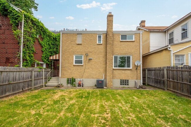 Building Photo - AVAILABLE JULY 1ST! Don't miss this RENOVATED 3-BEDROOM!!