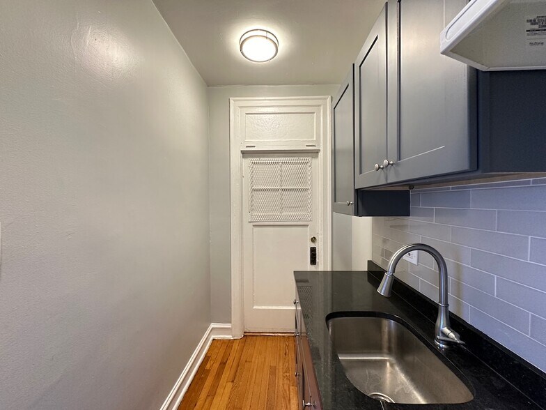 Building Photo - 1369 W Estes Ave
