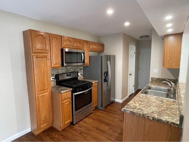 Building Photo - 228 N Waterford Dr