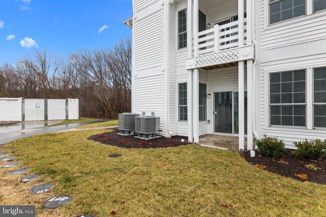 Building Photo - 11112 Cornerstone Dr