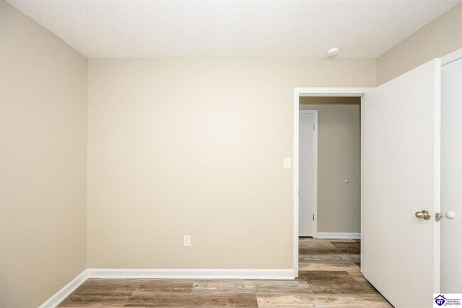 Building Photo - 111 Hickory Hill Dr