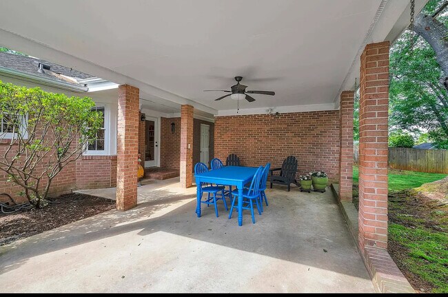 Building Photo - 244 Greengate Ln