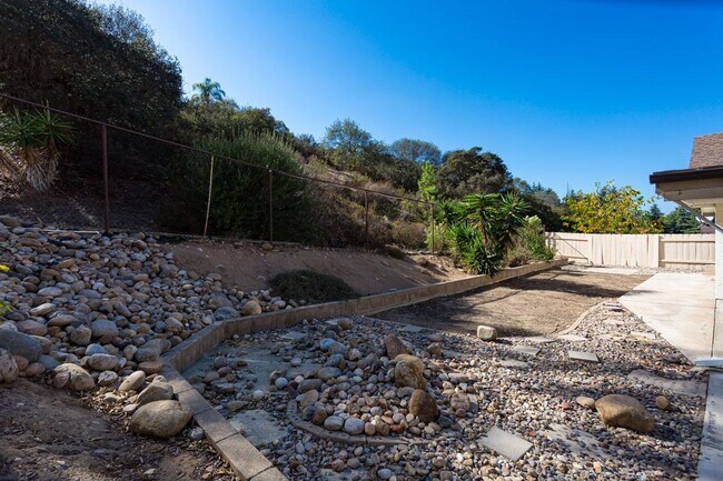 Building Photo - Traditional Home in North Fletcher Hills!