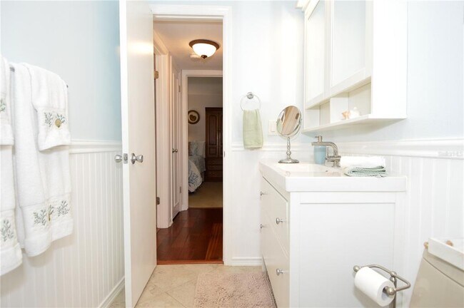 Building Photo - 213 Sea Horse Dr SE