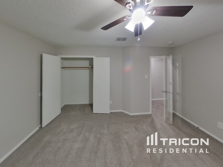 Building Photo - 2669 Bandera Pl