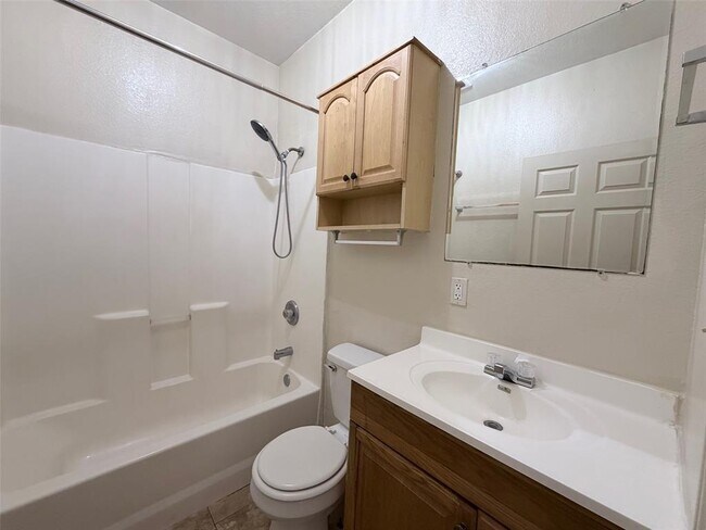 Building Photo - 251 Zimmerman Ave