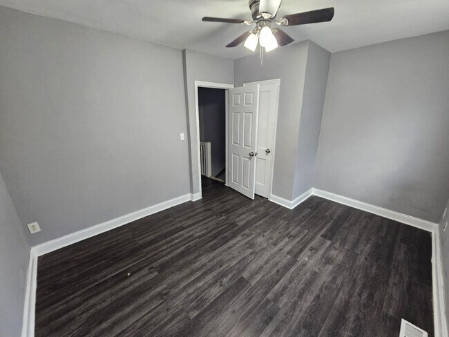 Building Photo - 2 Bedroom/ 1.5 Baths in Bel Air Edison