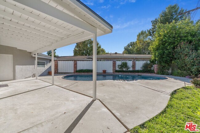 Building Photo - 22563 Tiara St