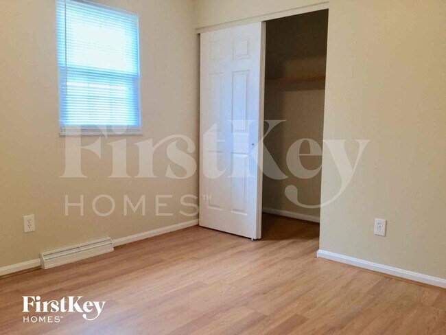 Building Photo - 1716 Eastwind Ct