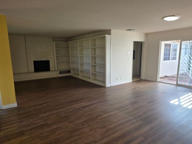 Building Photo - 55+ Hueneme Bay Community in Port Hueneme - 2+2 w/ garage $2700