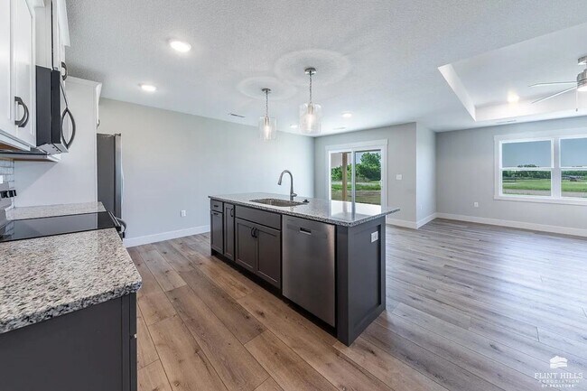 Building Photo - Open-Concept Modern 3 Bedroom, 3 bathroom house