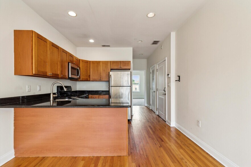 Primary Photo - 1705 Arlington St