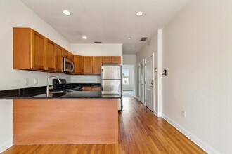 Building Photo - 1705 Arlington St