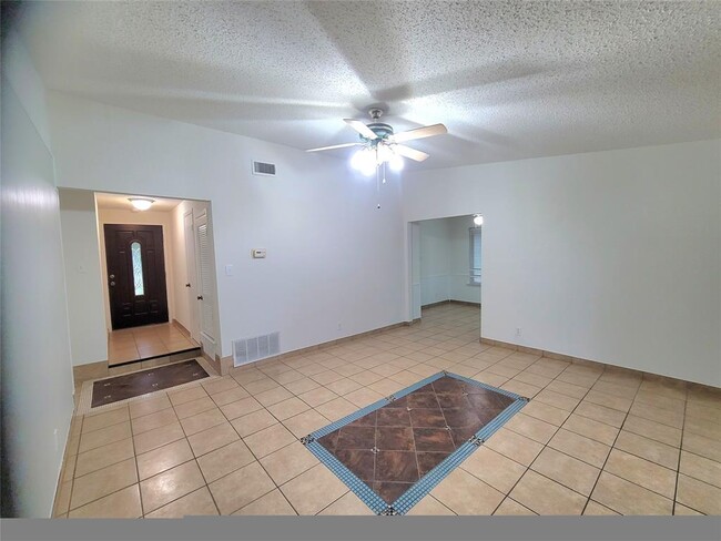 Building Photo - 914 Speer Ln