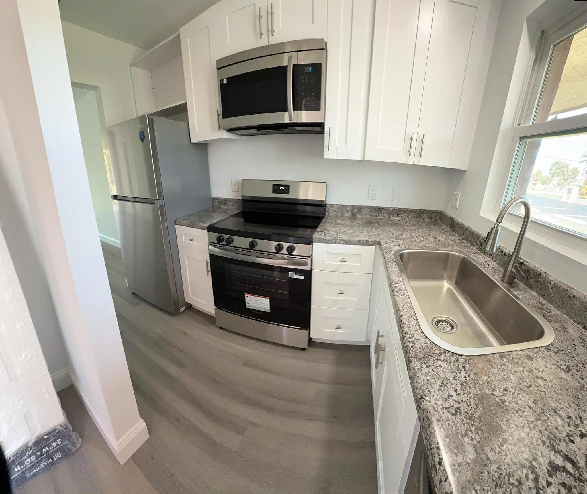 Building Photo - 16881 Davis Rd