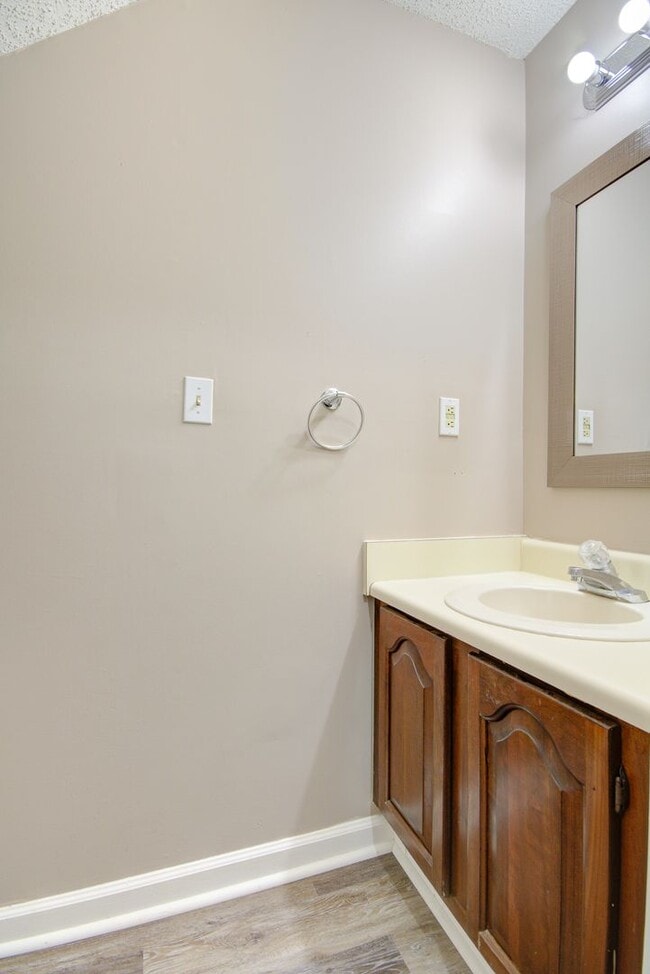 Building Photo - Nice Rental in Central Decatur!