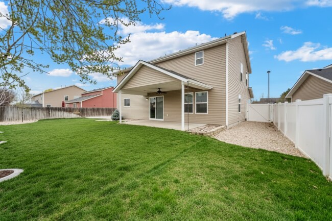 Building Photo - 1860 E Adelaide Dr